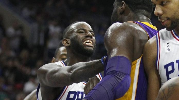 18 a dost! Sixers konečně vyhráli, Bryant tomu nezabránil