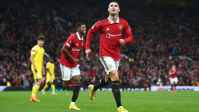 Arsenal v Evropské lize poprvé prohrál. United pomohl k výhře Ronaldo