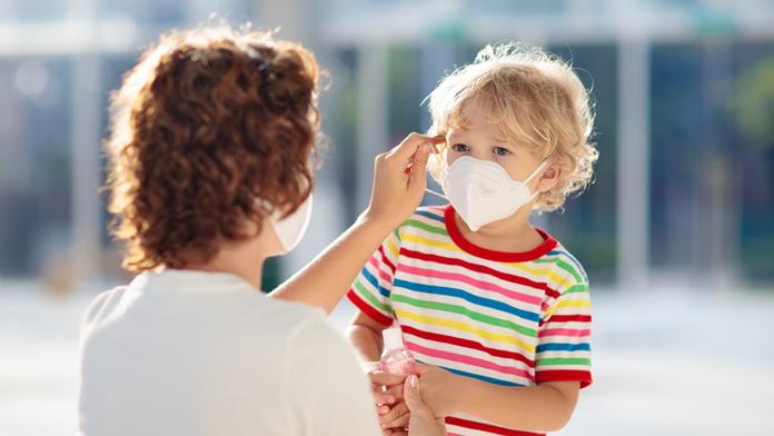 Kde číhá nákaza? Hygienička popsala, jak se nakazí většina Čechů