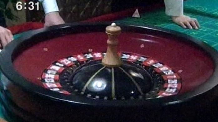 Gambler dostal omylem peníze, hned je rozfofroval