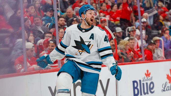 Hertl pomohl Sharks k dalšímu bodu. Asistence i pro Gudase s Palátem