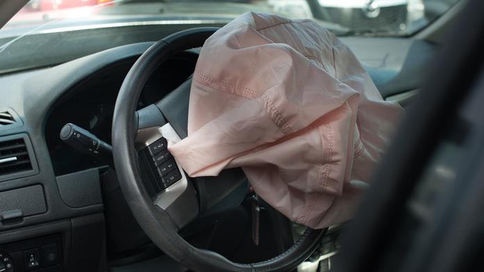 Automobilky dál děsí nebezpečné airbagy. Do servisů musí přes milion citroënů a BMW