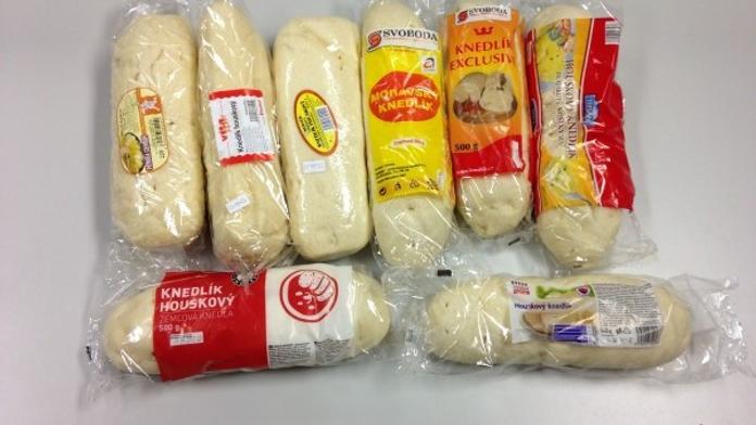 Redakční test houskových knedlíků: Jsou v té divné hmotě vůbec housky?