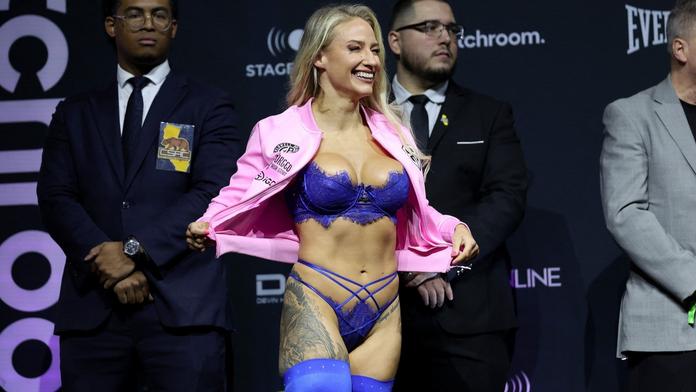 Boxerka šokovala fanoušky při vážení. Tohle není porno, vzkazují