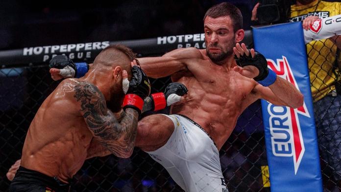 Debutu už nic nebrání. Fighter Macek v KSW úspěšně absolvoval vážení