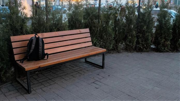 Pomozte najít ztracený batoh. Je napěchovaný penězi