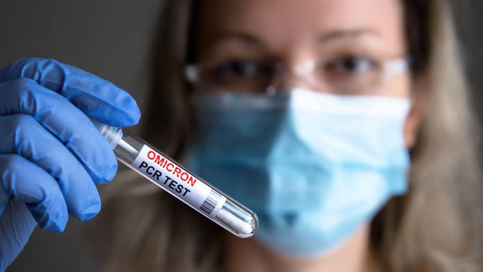 Omikron hrozí Česku další vlnou: Příznaky, očkování a kdy udeří naplno