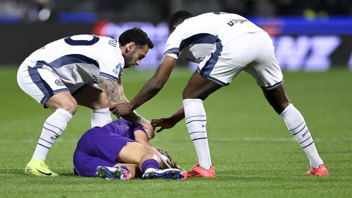 Edoardo Bove z Fiorentiny zkolaboval, fotbalisté Interu mu ihned pomáhali