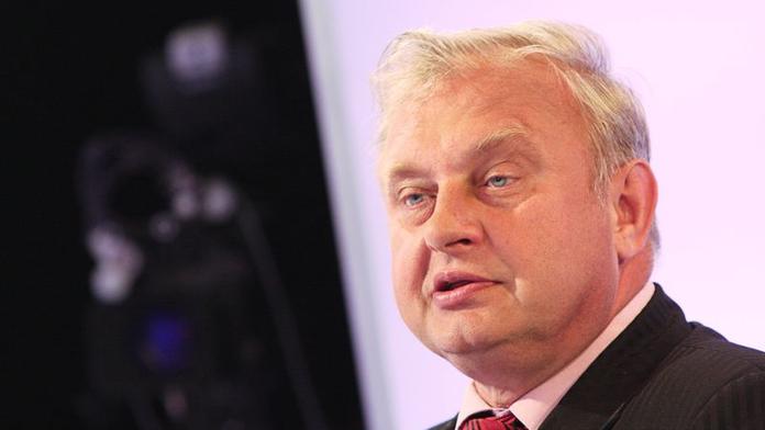 Na Ukrajině je obklíčeno 2200 vojáků NATO, šokoval Ransdorf