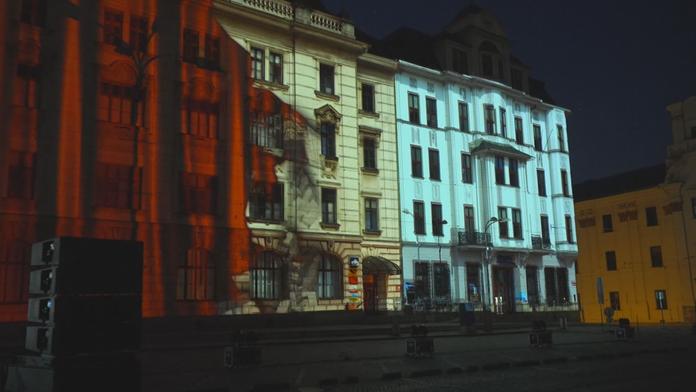 Jedna z největších projekcí v Česku odstartovala festival vážné hudby v Jihlavě