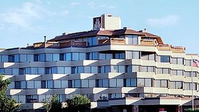 Střelec zabil v hotelu v Chicagu muže, dalších nejméně šest lidí zranil