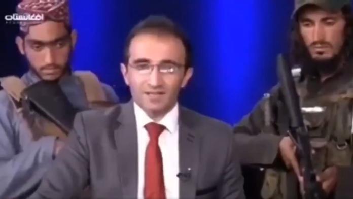 Tálibán vtrhl do televize. Moderátor musel hnutí chválit se zbraní u hlavy