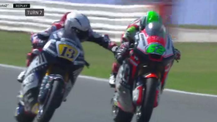 Mohl ho zabít: V Moto2 zmáčkl závodník soupeřovi brzdu! VIDEO