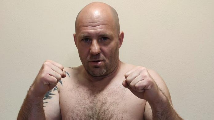 Chodí po horách a hledá medvědy. Nyní český boxer vyzve Tysonova přemožitele