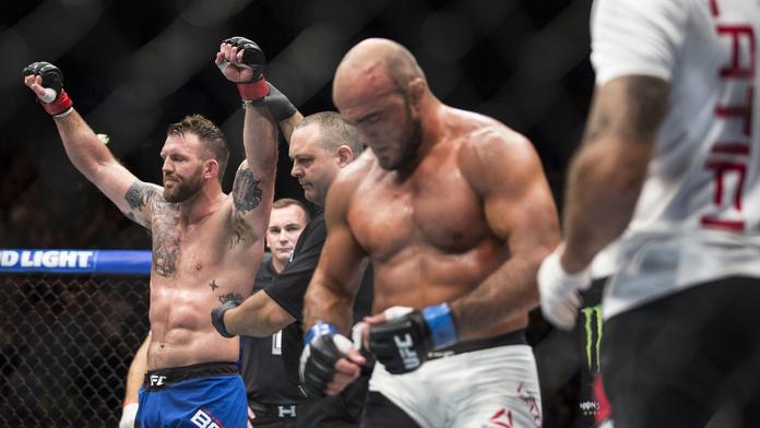 Pekelná UFC v Hamburku: Bader zničil Ilira hrozivým kolenem!