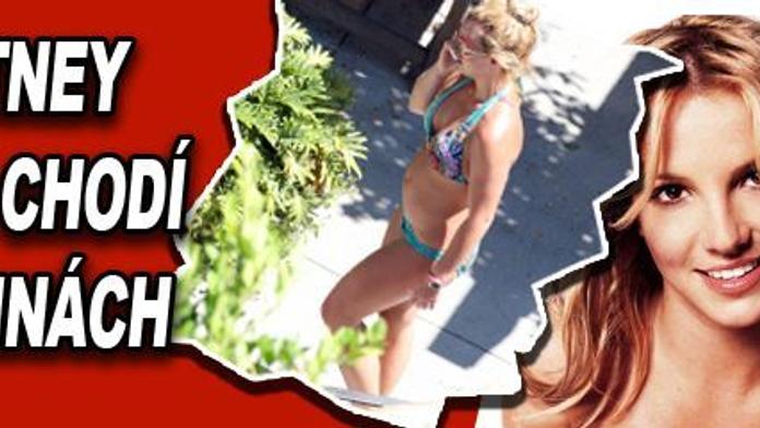 Britney vystrkuje břicho z bikin
