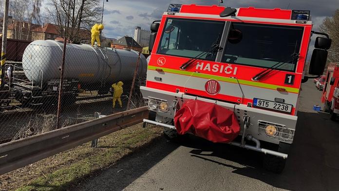 Na nádraží v Bruntále unikala kyselina! Evakuovali 50 lidí