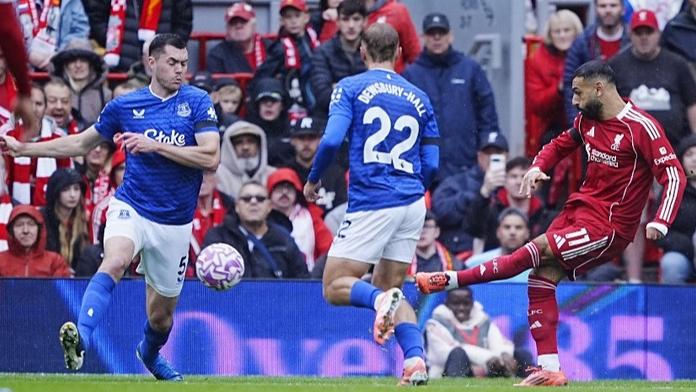 Liverpool v derby setnul Everton a zůstává neporažený, Krejčí skóroval