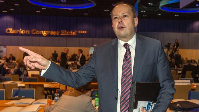Kriminalisté navrhli obžalovat tři lidi kvůli financím VZP, jedním z nich je exposlanec Šnajdr