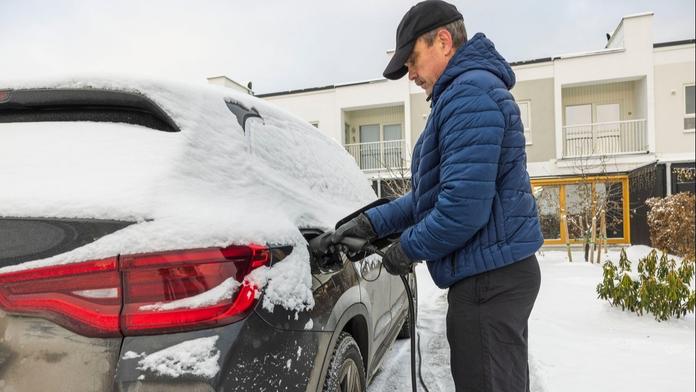 Muž jel s elektrickým volvem přes 560 km, aby zjistil skutečné náklady. Čísla nesedí, říká