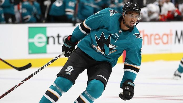 V zámoří objasnili, proč se Sharks zbavili Kanea. Nyní kolem něj krouží Edmonton