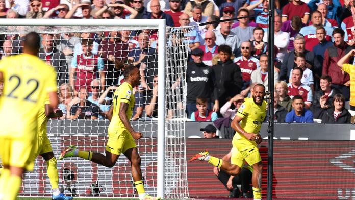 Brentford si vyšlápl na Součkův West Ham, Citizens remizovali s Liverpoolem
