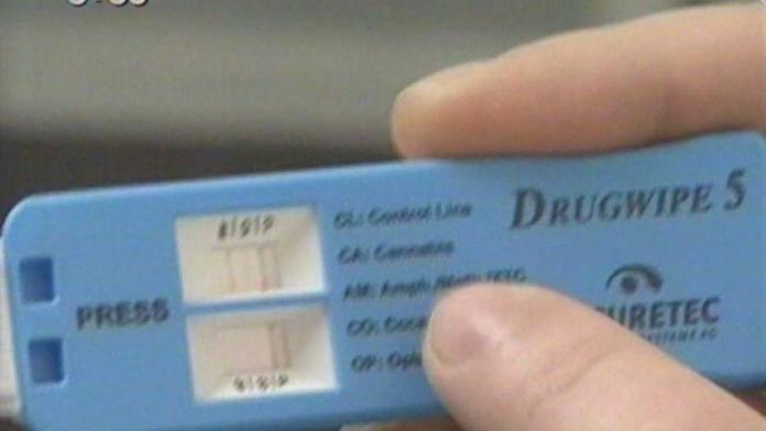 Policisté si na řidiče pod vlivem drog posvítí