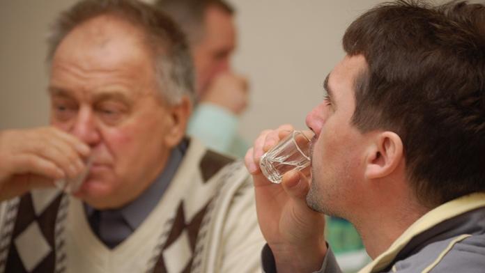 Metanol se dál šíří Českem. Potvrdil se i v alkoholu, který pil Jihočech