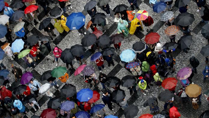 Teplo se nekoná, ruší předpovědi meteorologové. Bude navíc pršet