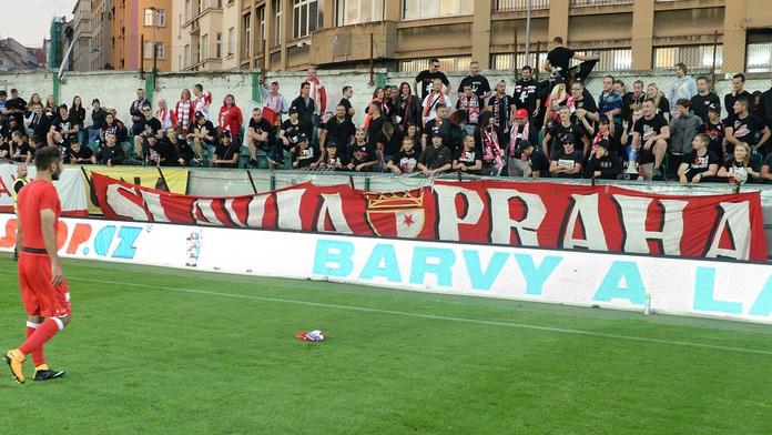 Tvůj dres nechceme! Co tím kotel Slavie chtěl říct Altintopovi?