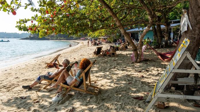 Ekologická katastrofa v turistickém ráji. Pláže pokrylo palivo z potopené lodi