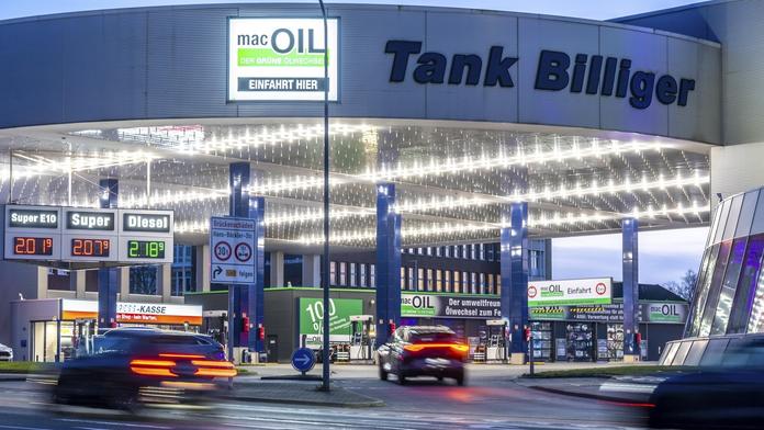 Místo benzínu kupte radši celou pumpu. Prodej čerpací stanice zbořil internet