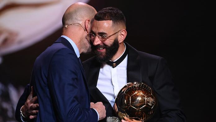 Šéf mi vždy říkal, že Zlatý míč vyhraji, zářil Benzema. Šampaňské vynechal
