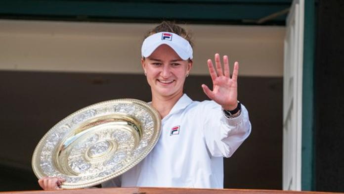 Krejčíková dostala krásný dárek. Bude jí připomínat wimbledonský triumf