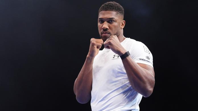Boxer Joshua promluvil po tragédii, synův fotbalový tým mu zvedl náladu