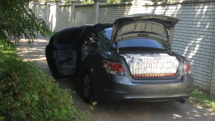 ZBĚSILÁ HONIČKA: Policisté naháněli auto napěchované nekolkovanými cigaretami!