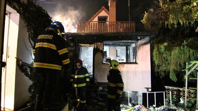 Tragédie na Kolínsku. Při požáru domu zemřela starší žena