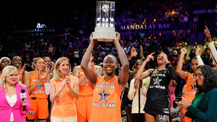 Basketbalistka překonala rekord WNBA. Diváci viděli i čtyřbodové hody