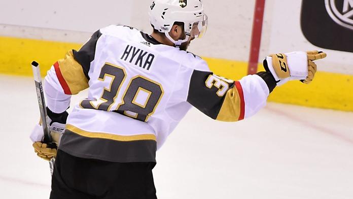 NHL: Hyka poprvé skóroval, odměnou mu bude snoubenka. VIDEO
