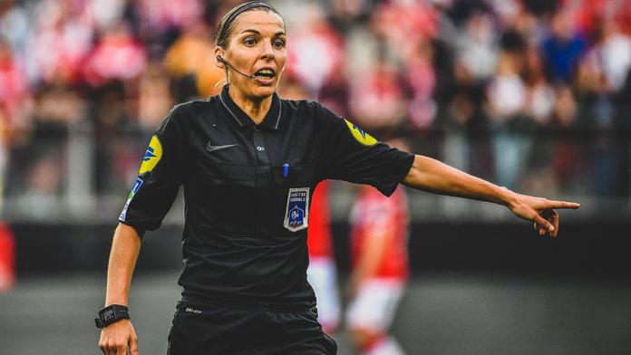 Na Euru bude první ženská rozhodčí! Z Česka žádný sudí nejede