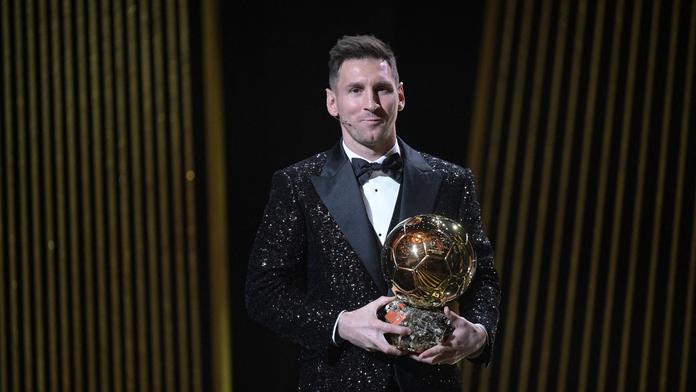 Lionel Messi s trofejí Ballon d'Or