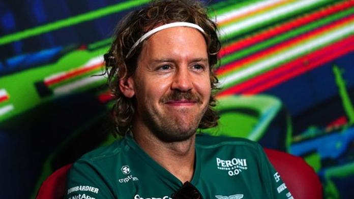Bývalý mistr světa zvažuje návrat do Formule 1. Ujme se ho Mercedes?