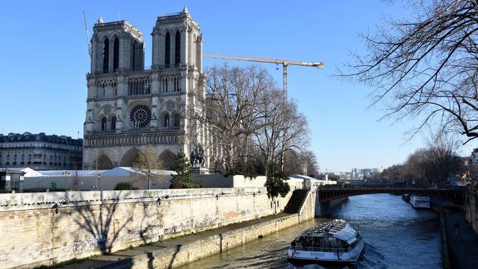 Turisté se mohou radovat! Pařížskou Notre-Dame už brzy uvidí zblízka
