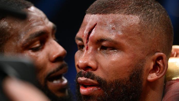 Jatka v ringu! Boxer soupeři otevřel hlavu a jizva teď děsí svět