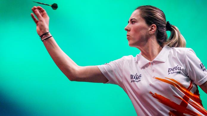 Petra Vlhová si nedávno vyzkoušela i šipkařskou exhibici