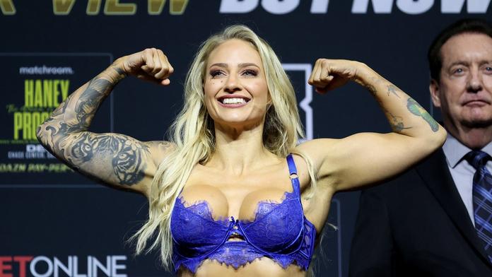 Místo prádla kupuje dupačky. Sexy boxerka odhalila pohlaví dítěte