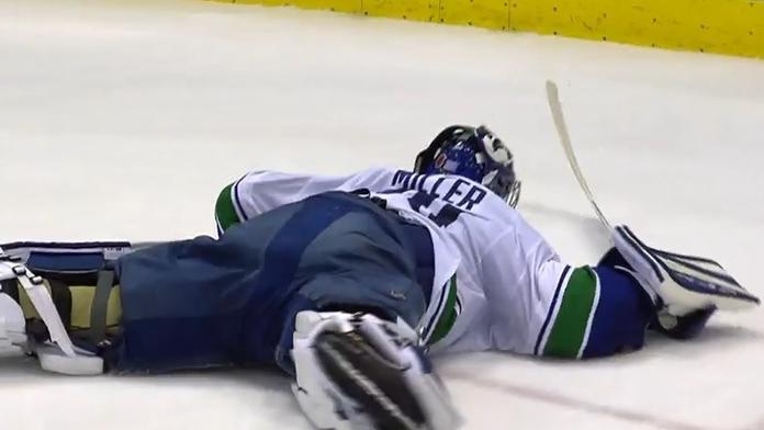 Zákrok roku? Gólman Miller svým kouskem nadchl NHL! VIDEO
