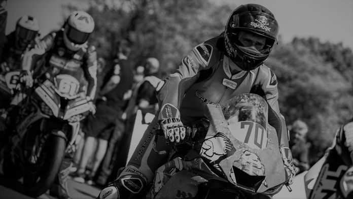 Další smrt v motorsportu. Na ostrově Man zemřel teprve 29letý závodník