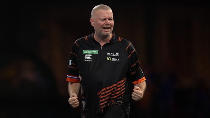 Nizozemský šipkař Raymon van Barneveld