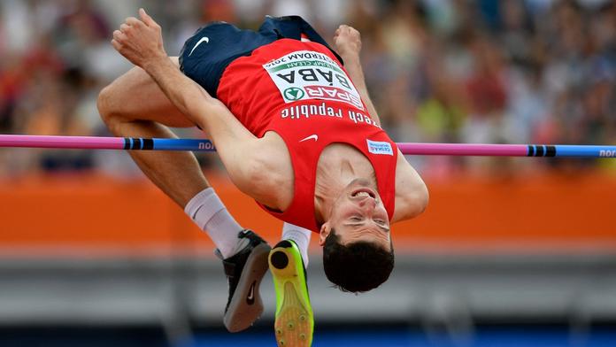 Cenný úspěch českého atleta, po dopingu ruského soupeře má medaili